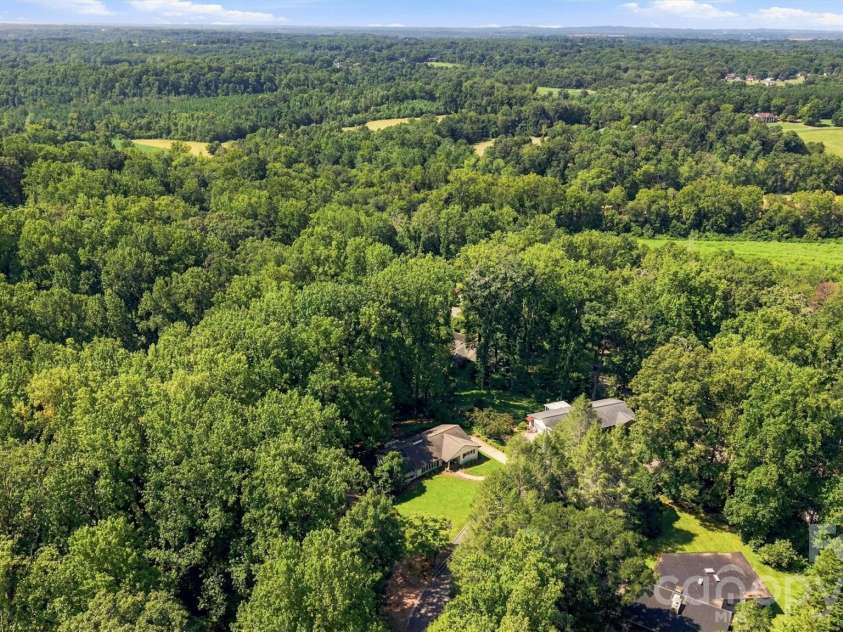 215 Pinehurst Lane, Newton, NC 28658.  MLS# CAR4418066, YatesRealty ID 47113. 