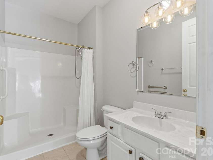 5480 Liberty Hill Road, York, SC 29745.  MLS# CAR4416036, YatesRealty ID 47114. Bathroom #2