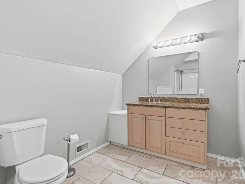 5480 Liberty Hill Road, York, SC 29745.  MLS# CAR4416036, YatesRealty ID 47114. Full Bathroom on upper level