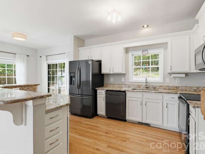 5480 Liberty Hill Road, York, SC 29745.  MLS# CAR4416036, YatesRealty ID 47114. Light and bright kitchen