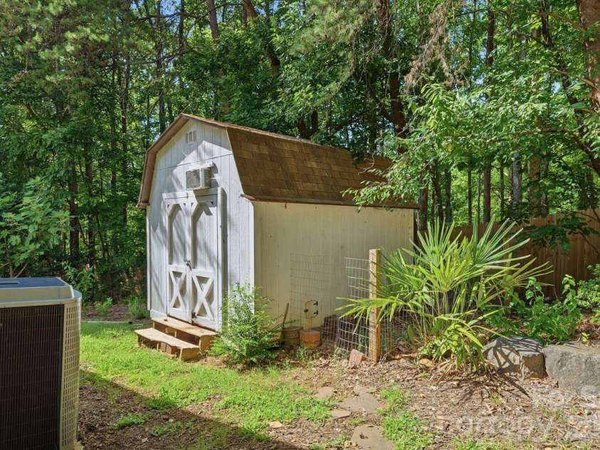 5480 Liberty Hill Road, York, SC 29745.  MLS# CAR4416036, YatesRealty ID 47114. Shed #1 - 10'x12' located on side yard.