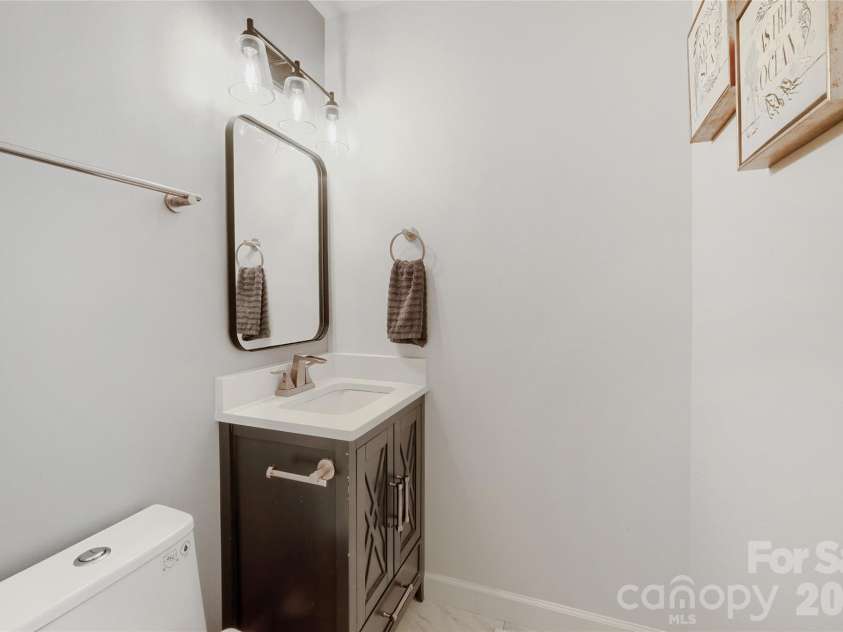 7309 Leesburg Road, Charlotte, NC 28215.  MLS# CAR4417972, YatesRealty ID 47115. Half Bath on main level