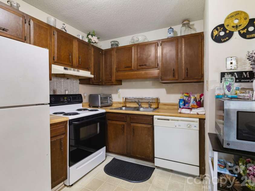 575 Sand Hill Road, Asheville, NC 28806.  MLS# CAR4414758, YatesRealty ID 47116. Unit A