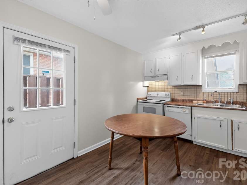 6815-6817 Valleybrook Road, Columbia, SC 29206.  MLS# CAR4404812, YatesRealty ID 47119. 6817 Kitchen