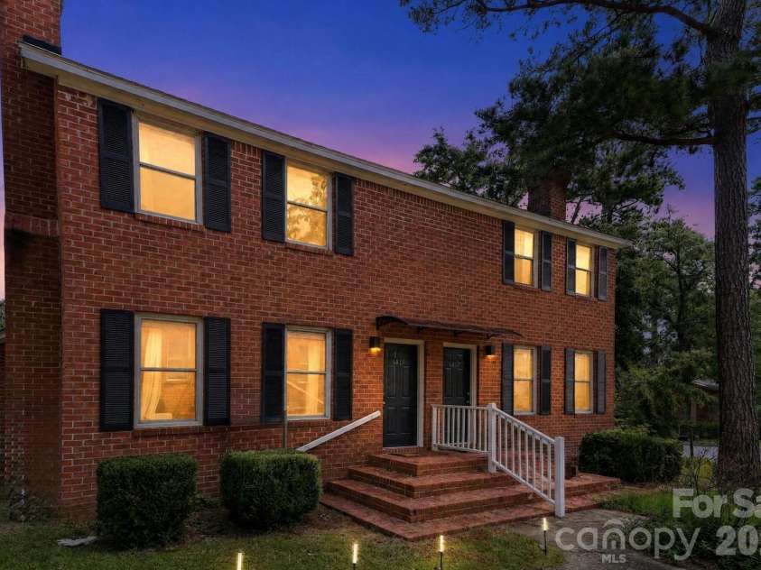 6815-6817 Valleybrook Road, Columbia, SC 29206.  MLS# CAR4404812, YatesRealty ID 47119. 