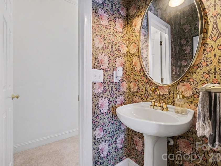 136 Spencer Street, Davidson, NC 28036.  MLS# CAR4355088, YatesRealty ID 4712. 