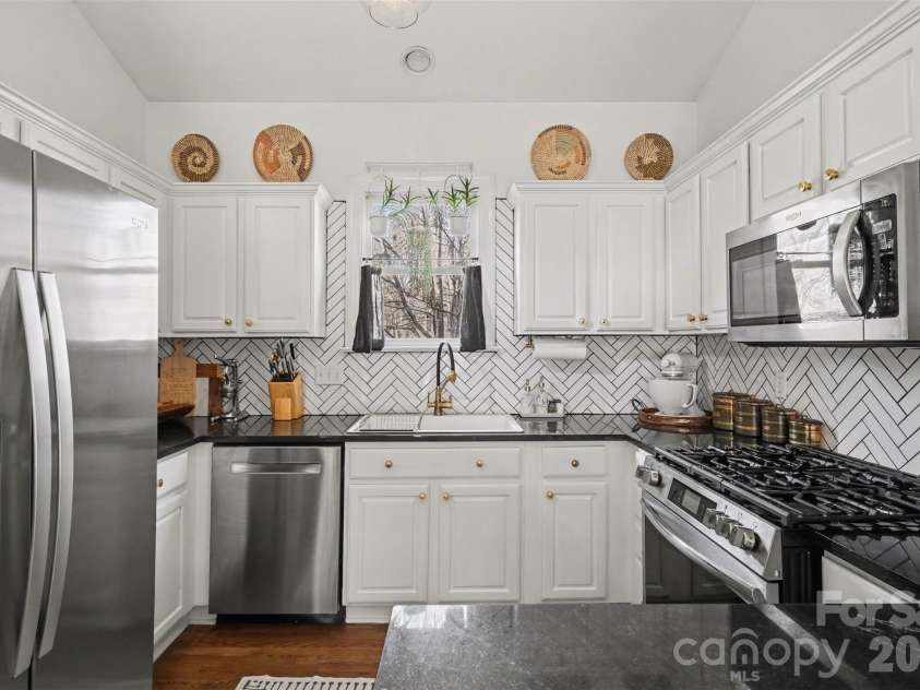136 Spencer Street, Davidson, NC 28036.  MLS# CAR4355088, YatesRealty ID 4712. 