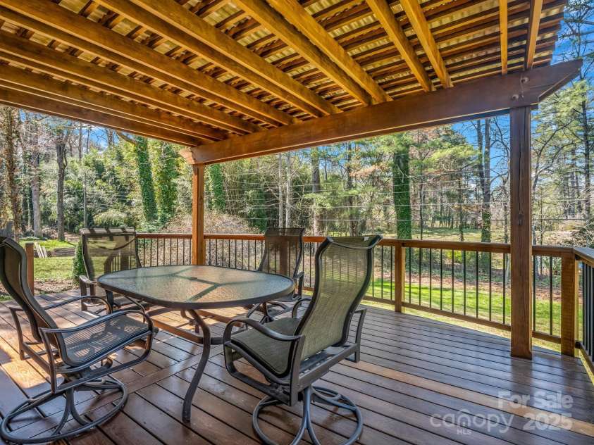 19 Robert E Lee Drive, Flat Rock, NC 28731.  MLS# CAR4235643, YatesRealty ID 4712. 