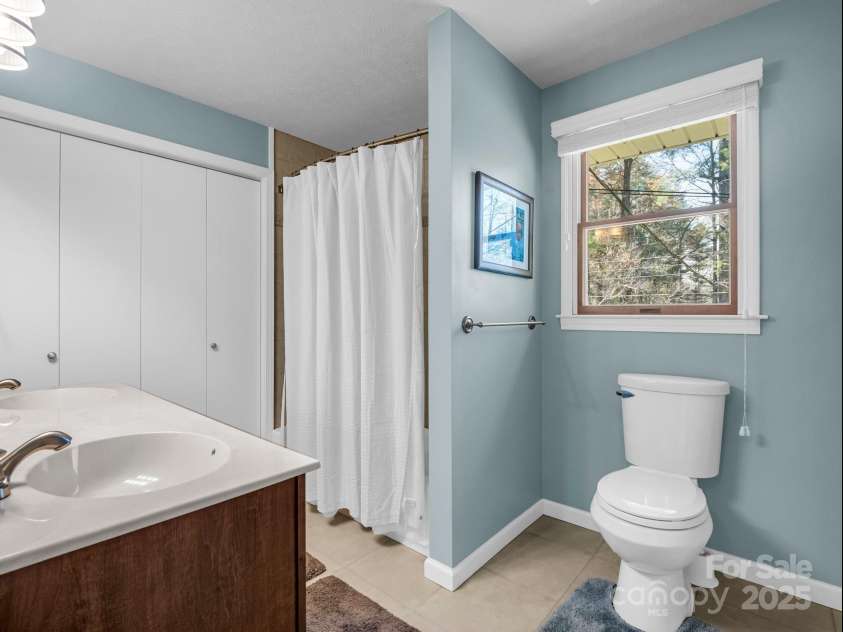 19 Robert E Lee Drive, Flat Rock, NC 28731.  MLS# CAR4235643, YatesRealty ID 4712. Full bath on main level