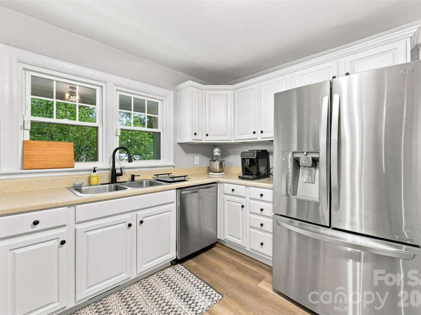 208 Barron Park, York, SC 29745.  MLS# CAR4418344, YatesRealty ID 47120. 