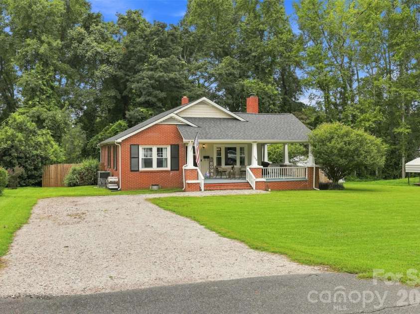 208 Barron Park, York, SC 29745.  MLS# CAR4418344, YatesRealty ID 47120. 