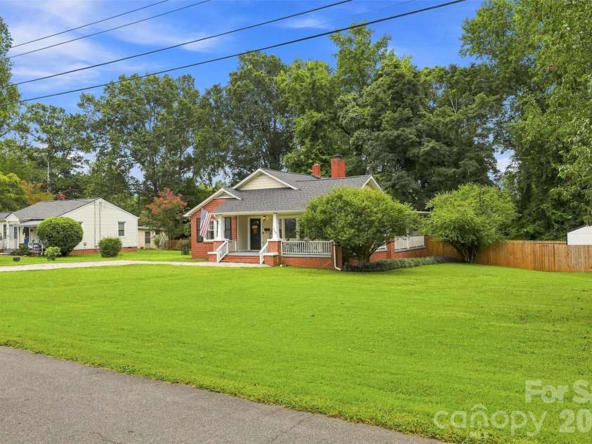 208 Barron Park, York, SC 29745.  MLS# CAR4418344, YatesRealty ID 47120. 