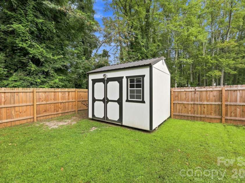 208 Barron Park, York, SC 29745.  MLS# CAR4418344, YatesRealty ID 47120. 