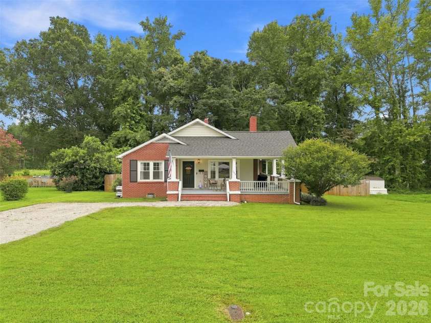208 Barron Park, York, SC 29745.  MLS# CAR4418344, YatesRealty ID 47120. 