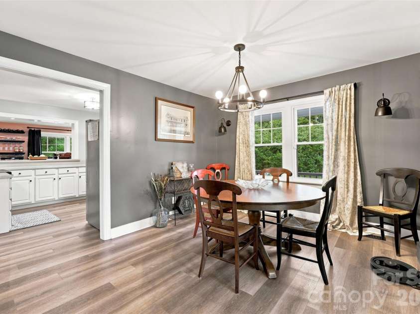 208 Barron Park, York, SC 29745.  MLS# CAR4418344, YatesRealty ID 47120. Dining area