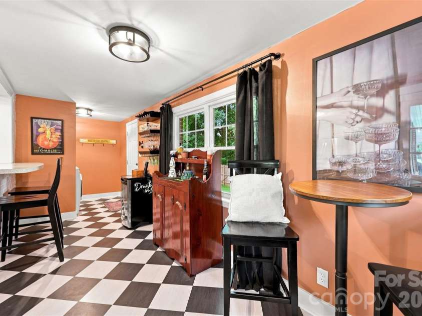 208 Barron Park, York, SC 29745.  MLS# CAR4418344, YatesRealty ID 47120. Eat-in bar area