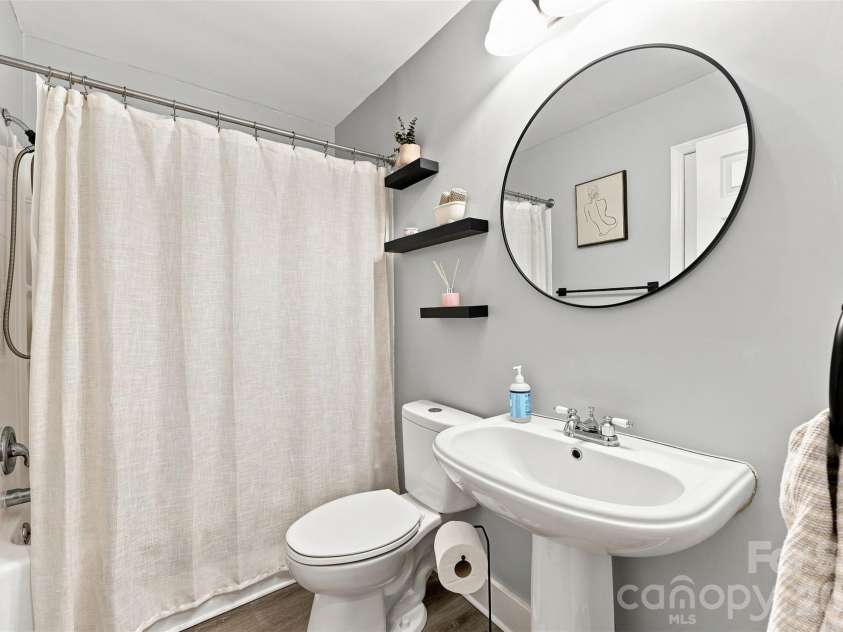 208 Barron Park, York, SC 29745.  MLS# CAR4418344, YatesRealty ID 47120. Full bathroom