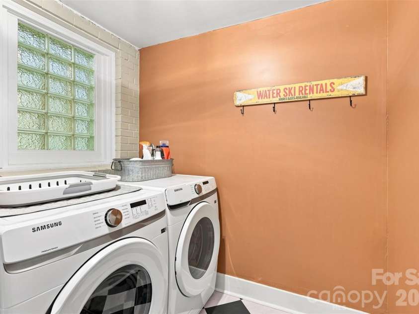 208 Barron Park, York, SC 29745.  MLS# CAR4418344, YatesRealty ID 47120. Laundry