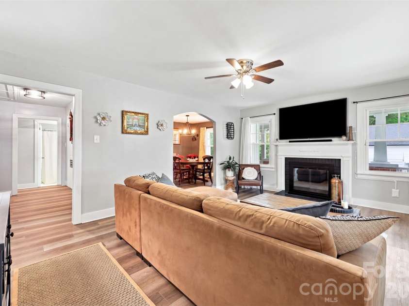 208 Barron Park, York, SC 29745.  MLS# CAR4418344, YatesRealty ID 47120. Living room