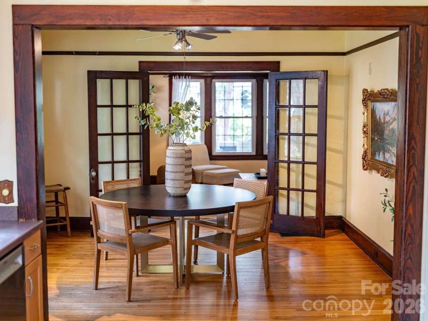 33 Fairfax Avenue, Asheville, NC 28806.  MLS# CAR4401543, YatesRealty ID 47121. 