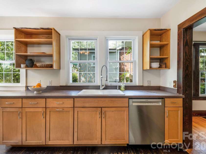 33 Fairfax Avenue, Asheville, NC 28806.  MLS# CAR4401543, YatesRealty ID 47121. 