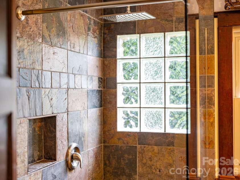 33 Fairfax Avenue, Asheville, NC 28806.  MLS# CAR4401543, YatesRealty ID 47121. Bathroom, main level