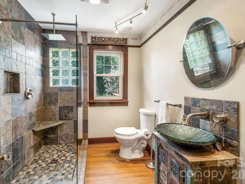 33 Fairfax Avenue, Asheville, NC 28806.  MLS# CAR4401543, YatesRealty ID 47121. Full bathroom, main level