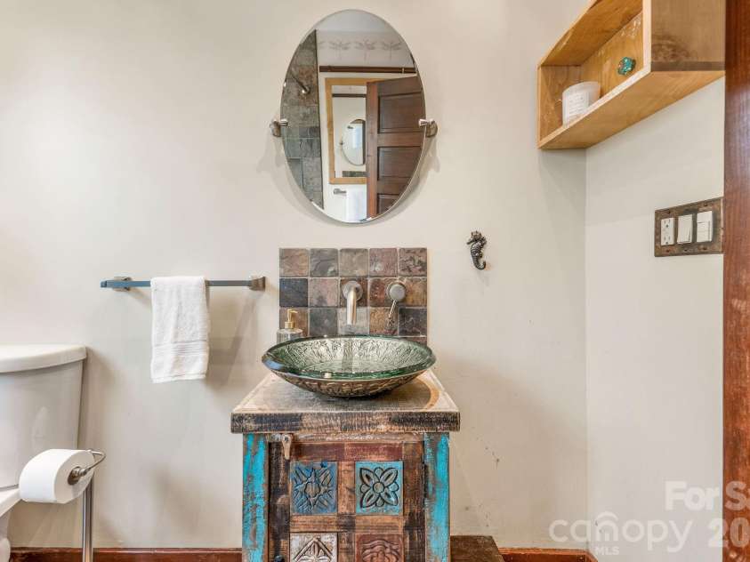 33 Fairfax Avenue, Asheville, NC 28806.  MLS# CAR4401543, YatesRealty ID 47121. Full bathroom, main level
