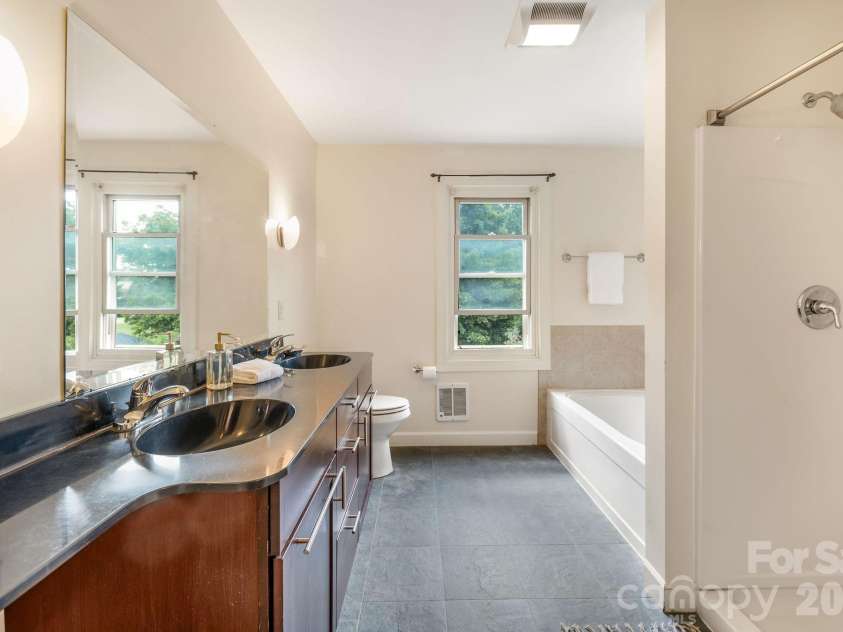 33 Fairfax Avenue, Asheville, NC 28806.  MLS# CAR4401543, YatesRealty ID 47121. Full bathroom, second floor