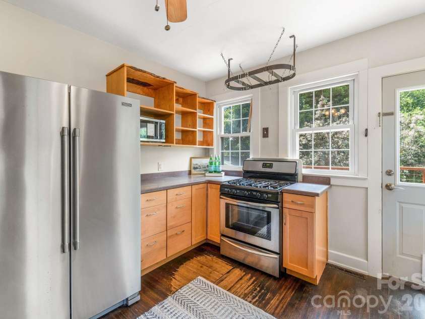 33 Fairfax Avenue, Asheville, NC 28806.  MLS# CAR4401543, YatesRealty ID 47121. Kitchen, main level