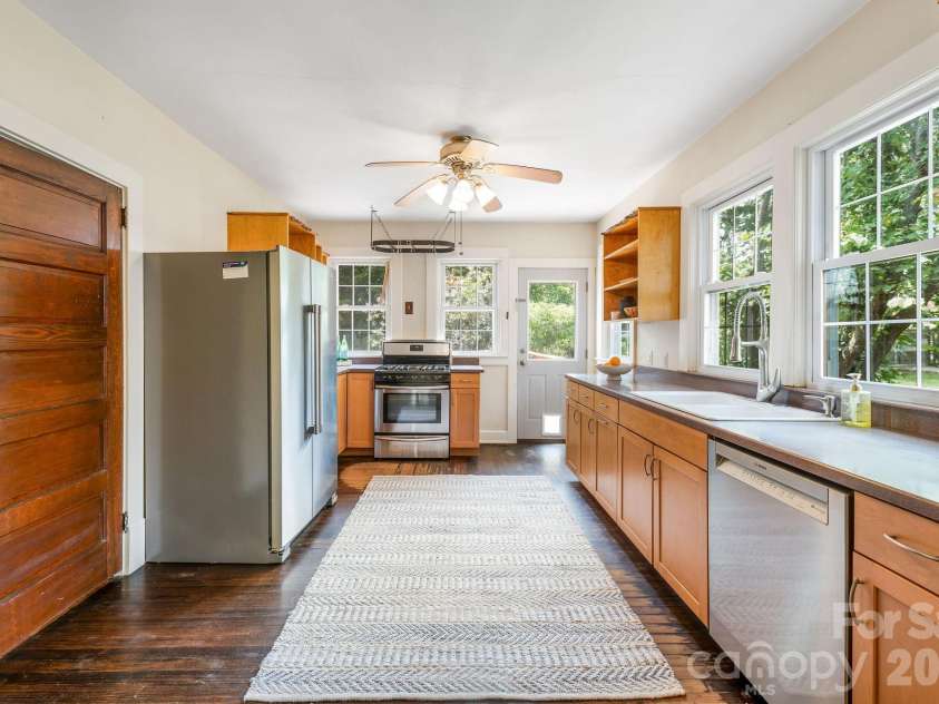 33 Fairfax Avenue, Asheville, NC 28806.  MLS# CAR4401543, YatesRealty ID 47121. Kitchen, main level
