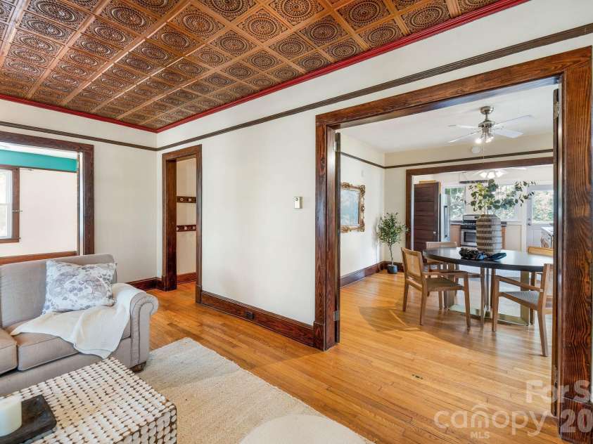 33 Fairfax Avenue, Asheville, NC 28806.  MLS# CAR4401543, YatesRealty ID 47121. Open flow