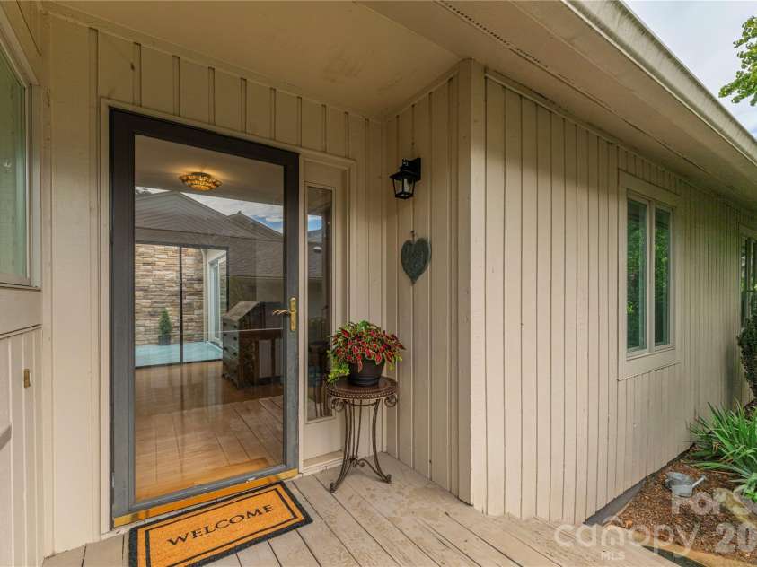 121 Deerlake Drive, Asheville, NC 28803.  MLS# CAR4417222, YatesRealty ID 47122. 
