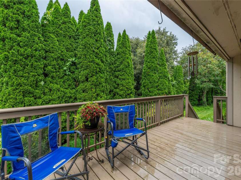 121 Deerlake Drive, Asheville, NC 28803.  MLS# CAR4417222, YatesRealty ID 47122. 