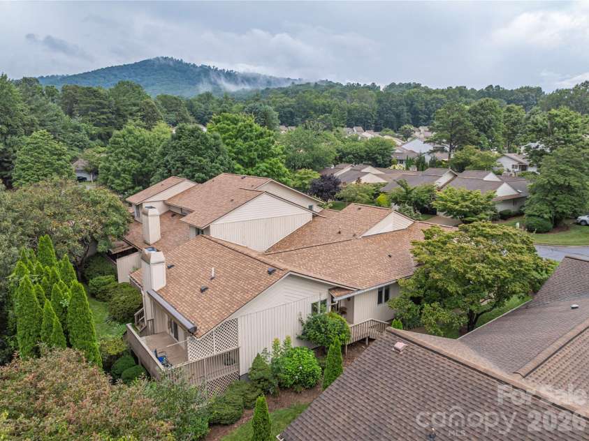121 Deerlake Drive, Asheville, NC 28803.  MLS# CAR4417222, YatesRealty ID 47122. 