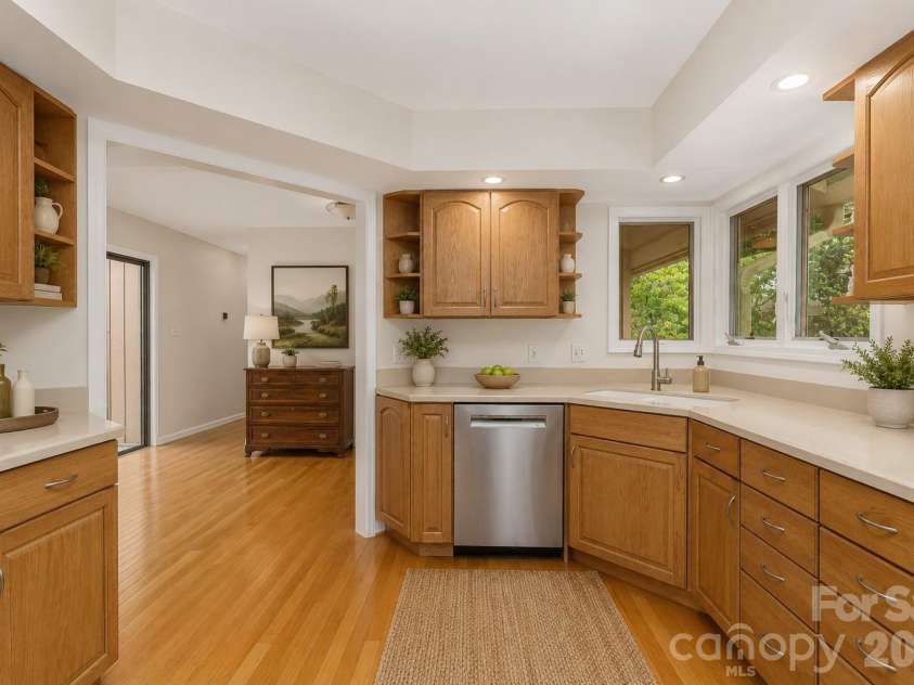 121 Deerlake Drive, Asheville, NC 28803.  MLS# CAR4417222, YatesRealty ID 47122. Virtually staged