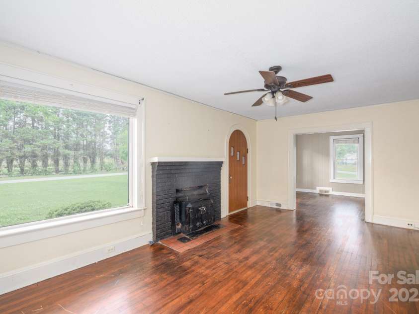 4098 Nc Hwy 127 Highway, Hickory, NC 28602.  MLS# CAR4256823, YatesRealty ID 47123. 