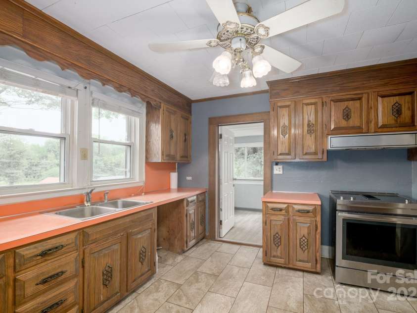 4098 Nc Hwy 127 Highway, Hickory, NC 28602.  MLS# CAR4256823, YatesRealty ID 47123. 