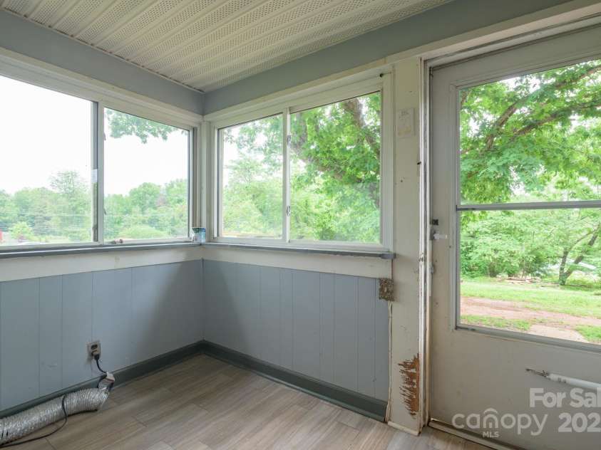 4098 Nc Hwy 127 Highway, Hickory, NC 28602.  MLS# CAR4256823, YatesRealty ID 47123. 