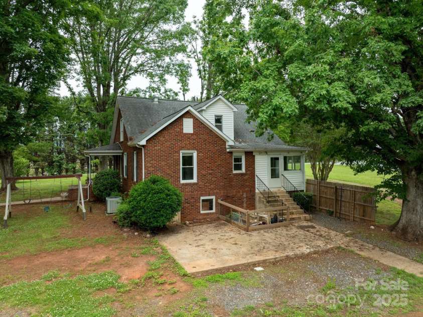 4098 Nc Hwy 127 Highway, Hickory, NC 28602.  MLS# CAR4256823, YatesRealty ID 47123. 