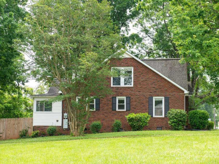 4098 Nc Hwy 127 Highway, Hickory, NC 28602.  MLS# CAR4256823, YatesRealty ID 47123. 