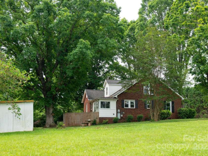 4098 Nc Hwy 127 Highway, Hickory, NC 28602.  MLS# CAR4256823, YatesRealty ID 47123. 