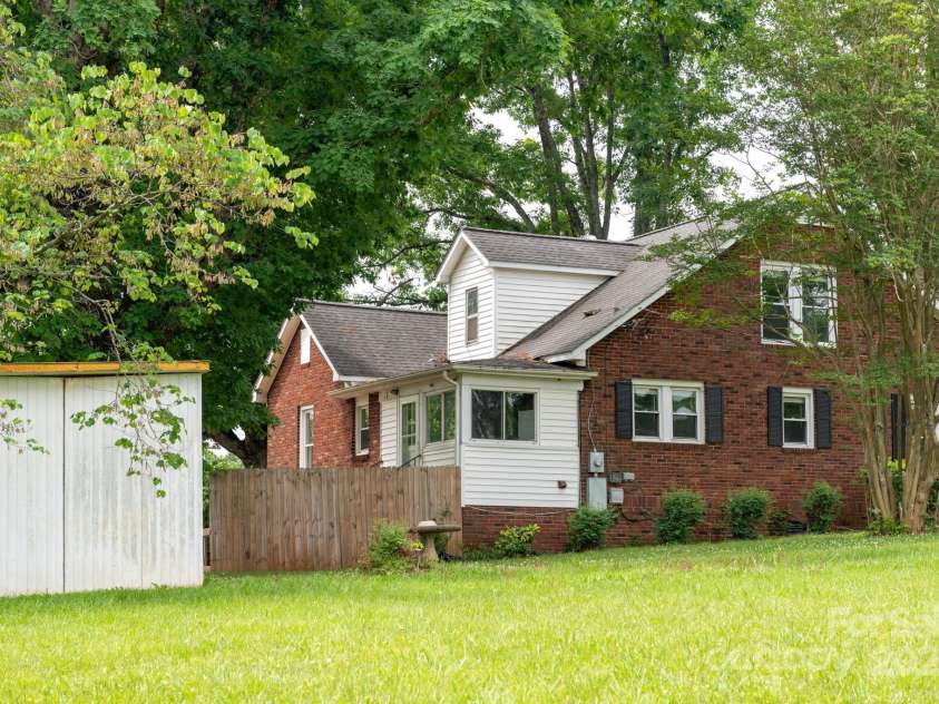 4098 Nc Hwy 127 Highway, Hickory, NC 28602.  MLS# CAR4256823, YatesRealty ID 47123. 