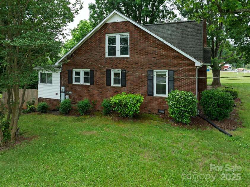 4098 Nc Hwy 127 Highway, Hickory, NC 28602.  MLS# CAR4256823, YatesRealty ID 47123. 