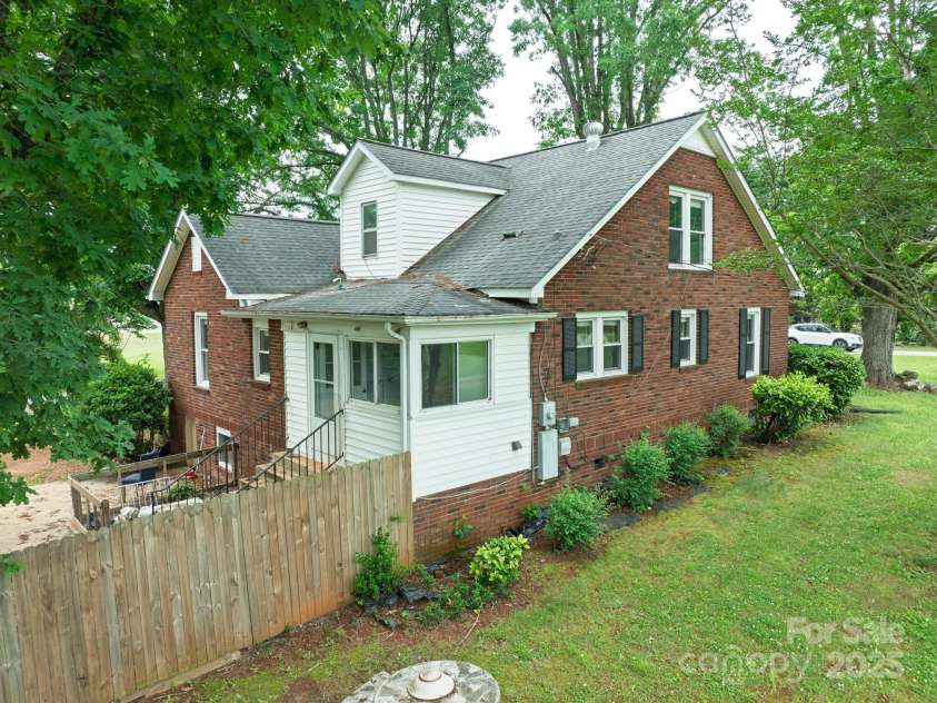 4098 Nc Hwy 127 Highway, Hickory, NC 28602.  MLS# CAR4256823, YatesRealty ID 47123. 