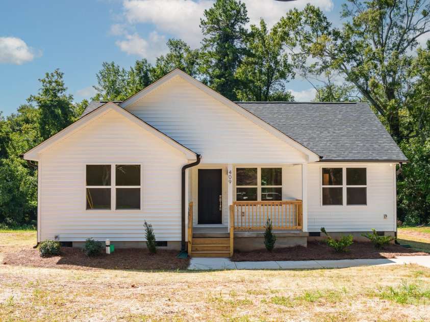 409 Queens Road, Gastonia, NC 28052.  MLS# CAR4418172, YatesRealty ID 47125. 