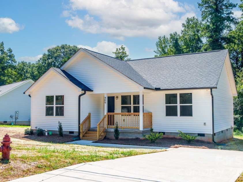 409 Queens Road, Gastonia, NC 28052.  MLS# CAR4418172, YatesRealty ID 47125. 