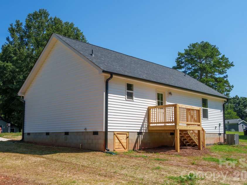 409 Queens Road, Gastonia, NC 28052.  MLS# CAR4418172, YatesRealty ID 47125. 