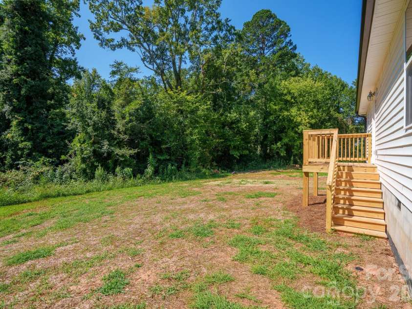 409 Queens Road, Gastonia, NC 28052.  MLS# CAR4418172, YatesRealty ID 47125. 