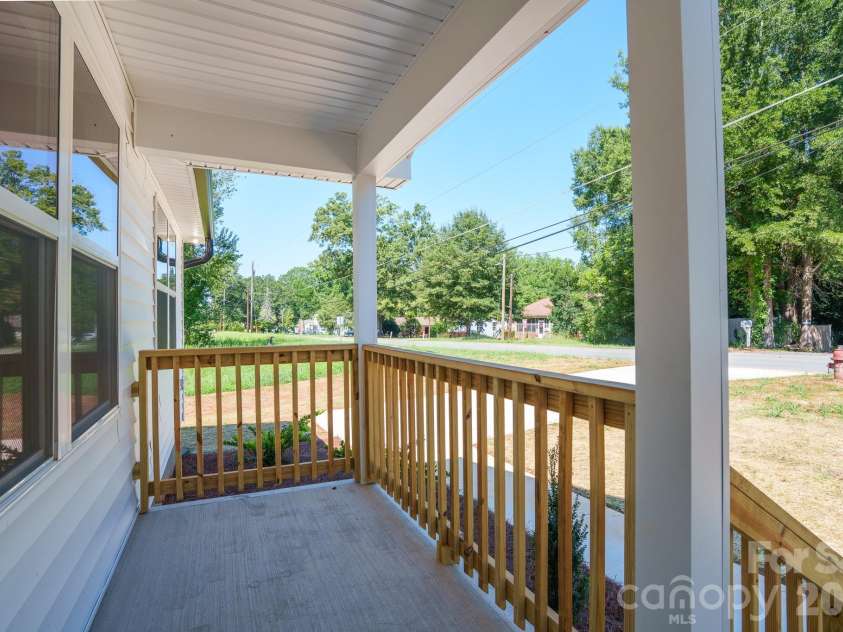 409 Queens Road, Gastonia, NC 28052.  MLS# CAR4418172, YatesRealty ID 47125. 
